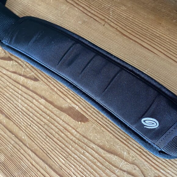 Timbuk2 Classic Messenger Bag with laptop sleeve -- medium -- black - Picture 14 of 14